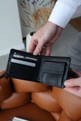Чоловічий шкіряний гаманець із натуральної шкіри з відділом під монети