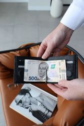 Шкіряний чоловічий гаманець з металевим тримачем для купюр