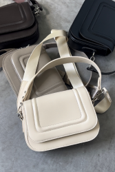 Компактная элегантная женская сумка черного цвета на каждый день.