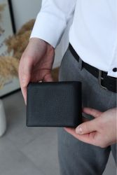 Чоловічий шкіряний гаманець чорного кольору, з відділом для монет