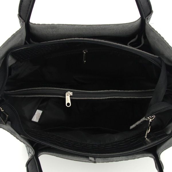 Женская сумка МІС 35862 черная с тисненнием
